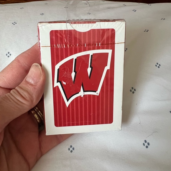 Wisconsin Badgers Playing Cards, new in sealed package, genuine college product - Picture 2 of 4